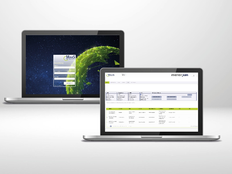 Zwei Laptops mit MAss Software und Datentabellen auf Bildschirmen